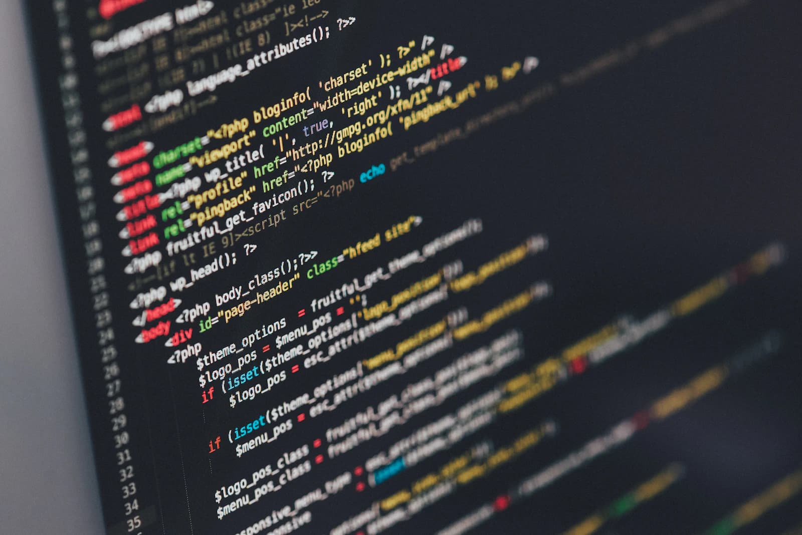 Kiểm tra mã nguồn và chức năng trước khi nghiệm thu website